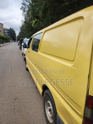 Toyota Hilux 2006 Yellow