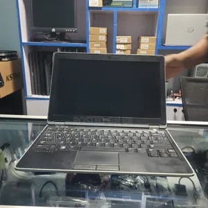 Laptop Dell Latitude 5310 4GB Intel Core i5 HDD 500GB
