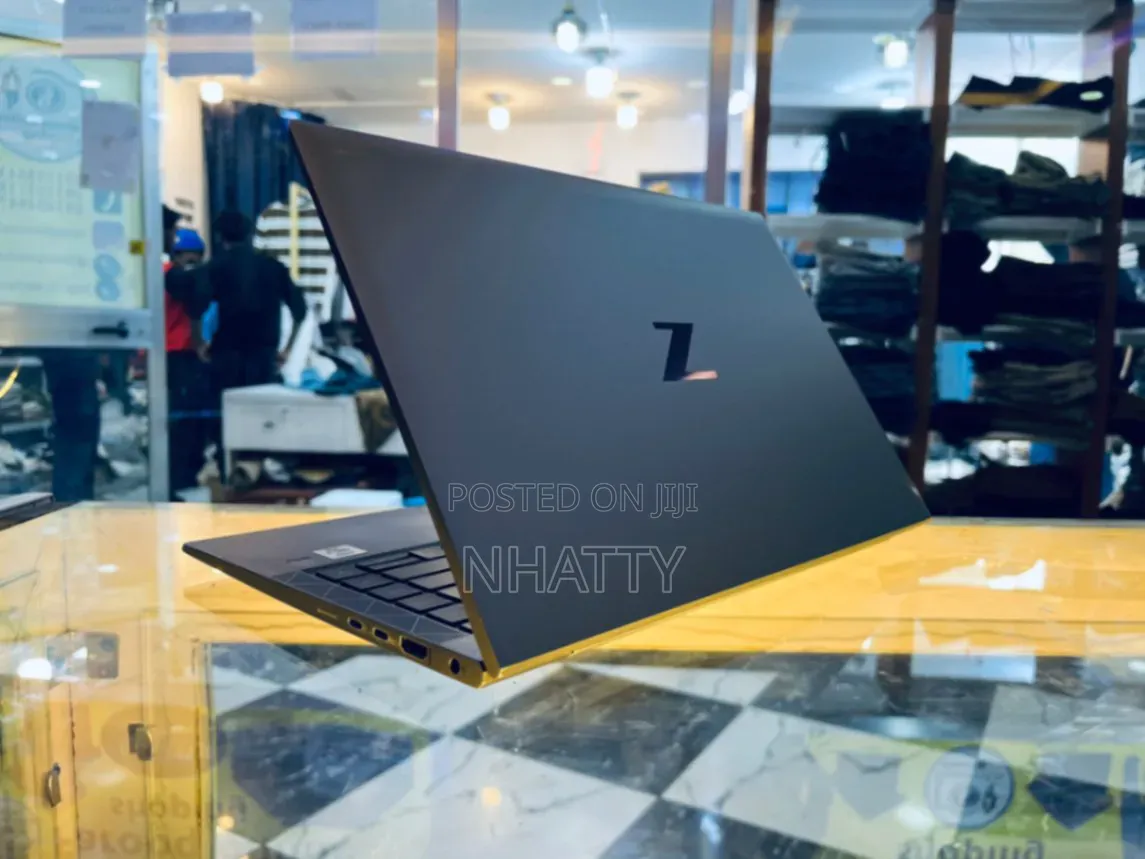 New Laptop HP ZBook Firefly 14 G7 16GB Intel Core i7 SSD 512GB