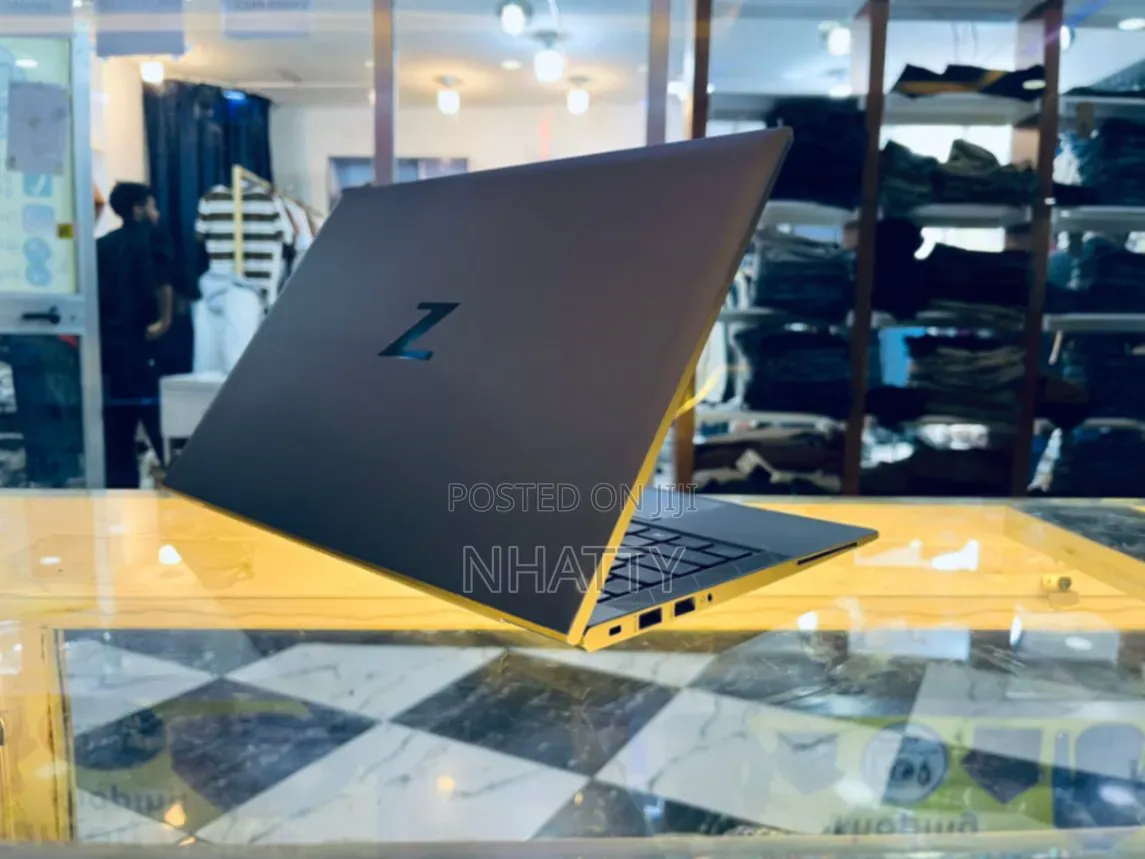 New Laptop HP ZBook Firefly 14 G7 16GB Intel Core i7 SSD 512GB