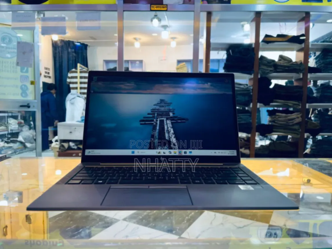 New Laptop HP ZBook Firefly 14 G7 16GB Intel Core i7 SSD 512GB