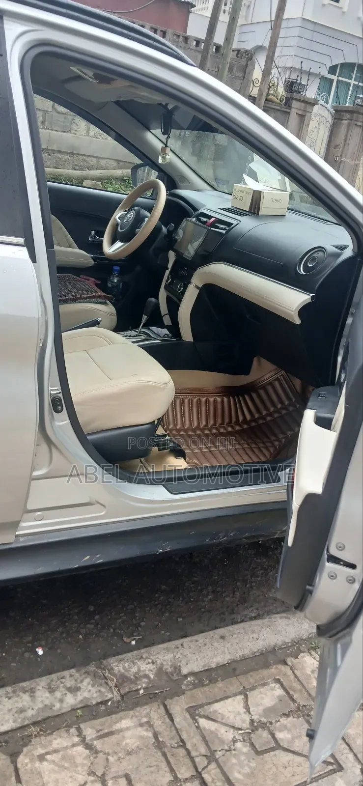 Toyota Yaris 2022 Silver
