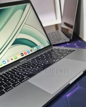 New Laptop Apple MacBook Pro 2017 8GB Intel Core i5 SSD 256GB