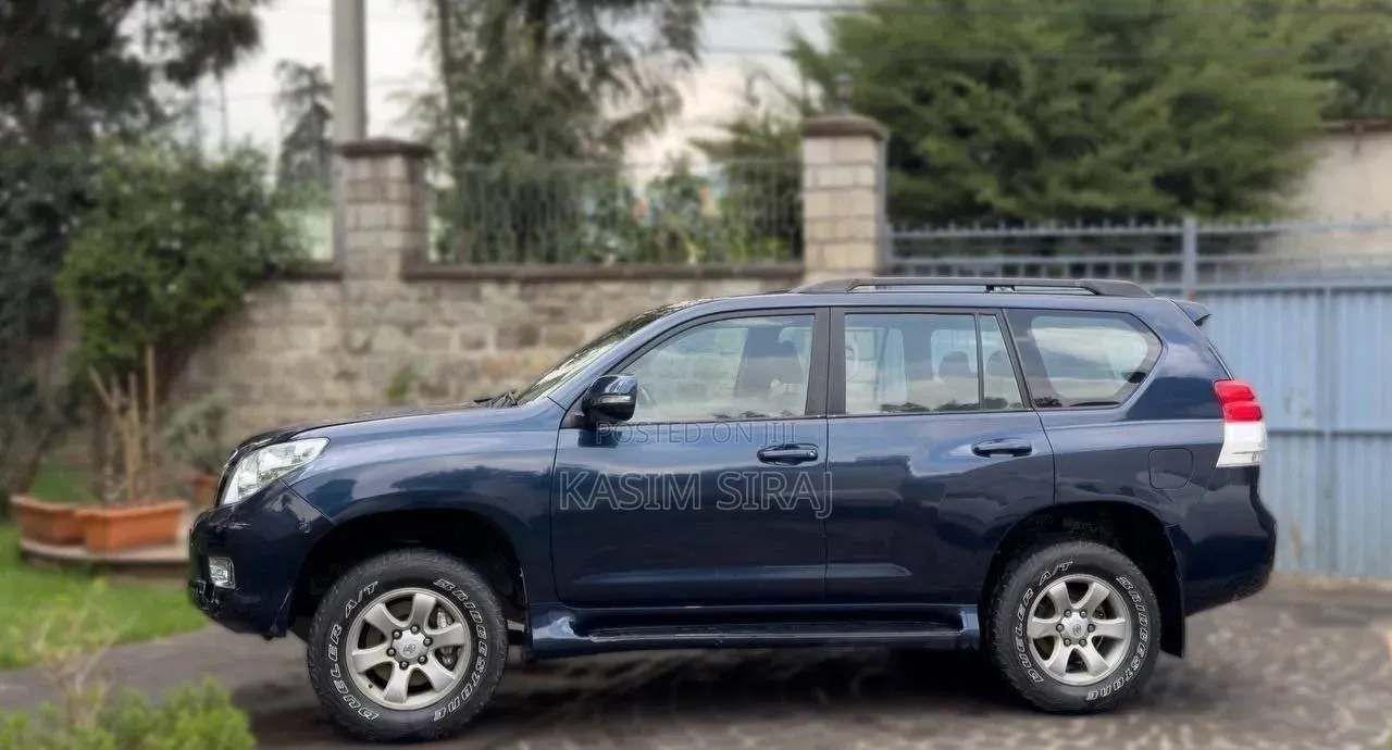 Toyota Land Cruiser Prado 2010 Blue