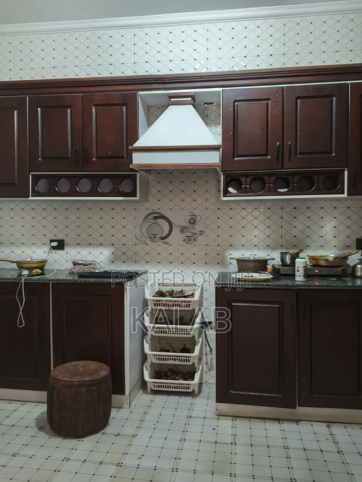 Furnished 6bdrm House in Yeka for sale