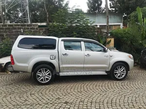 Toyota Hilux 2007 Gold