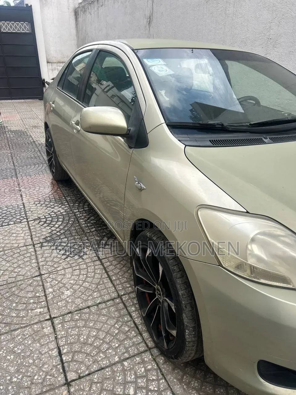 Toyota Belta 2009 Gold