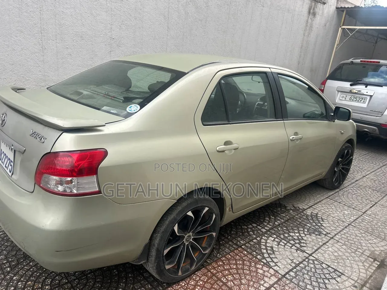 Toyota Belta 2009 Gold