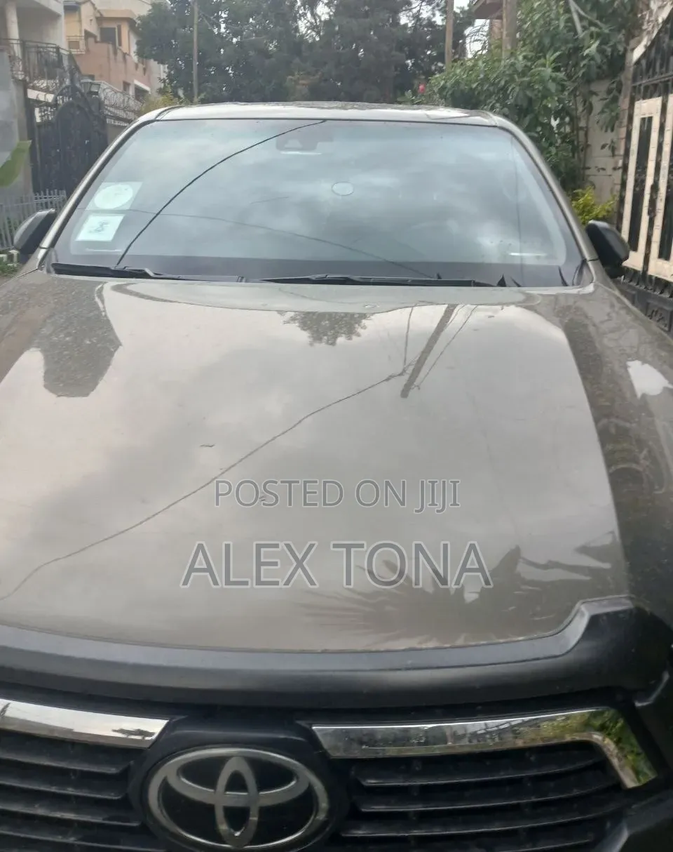 Toyota Hilux 2022 Gray