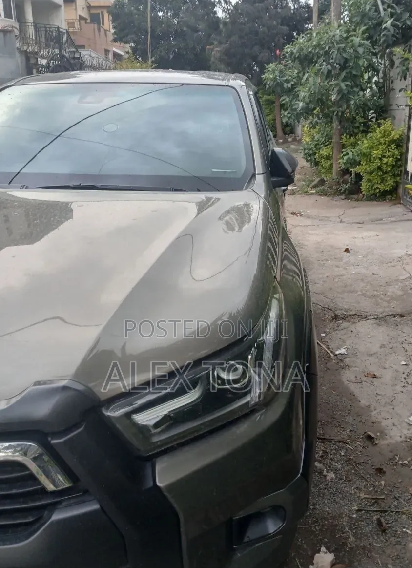 Toyota Hilux 2022 Gray