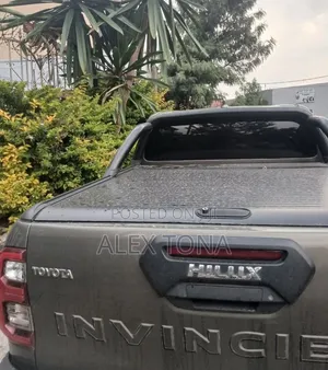Toyota Hilux 2022 Gray