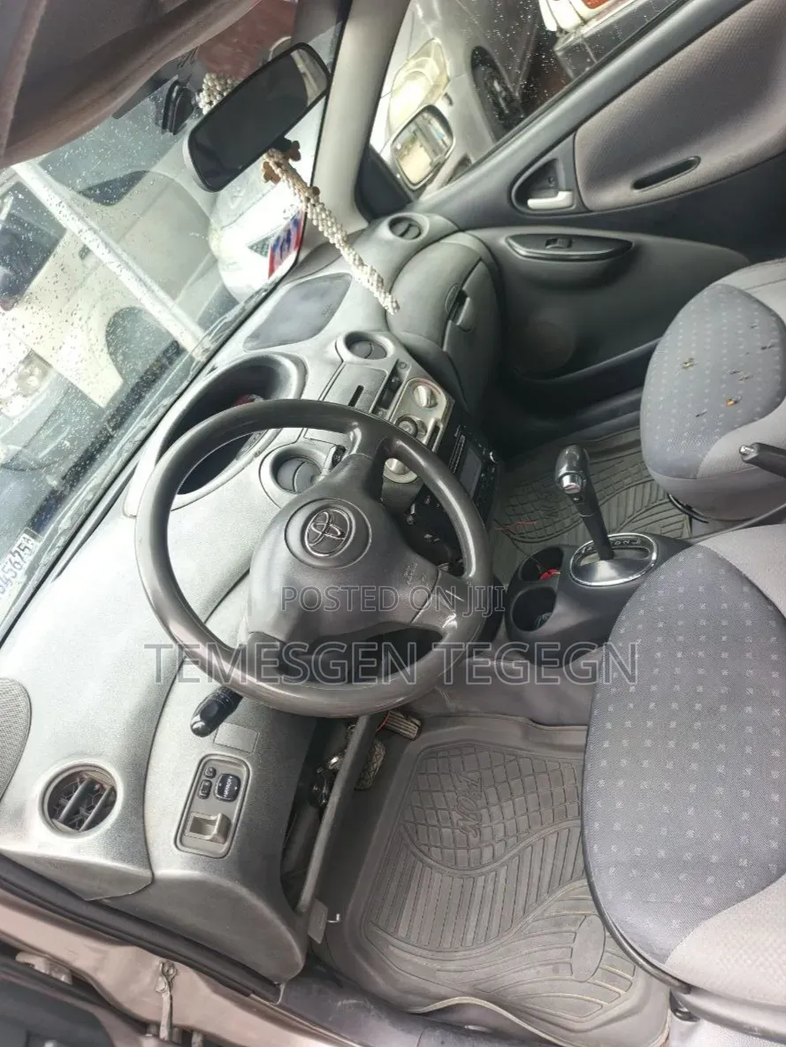 Toyota Vitz 2004