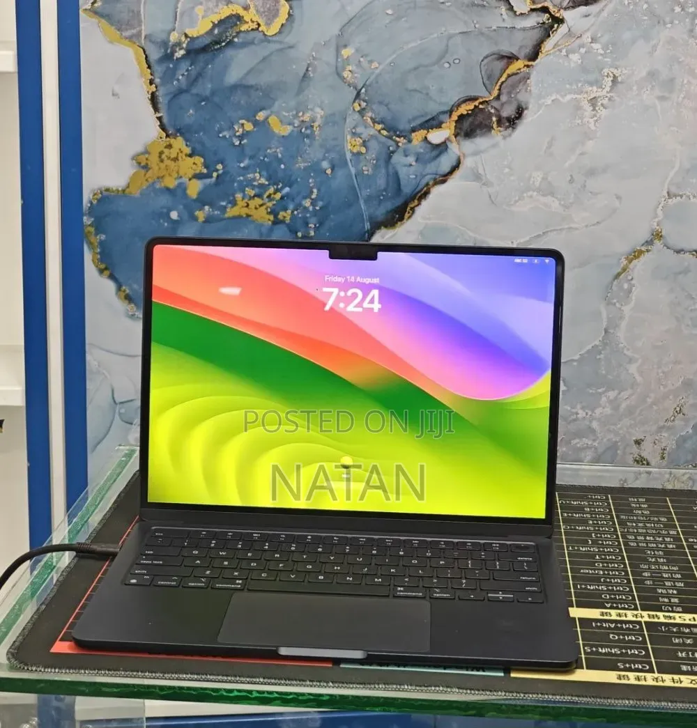 New Laptop Apple MacBook Air 2022 M2 8GB SSD 512GB