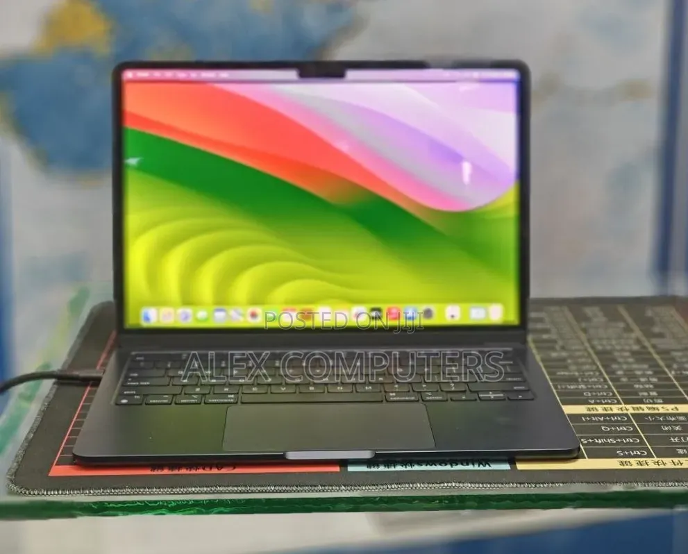 New Laptop Apple MacBook 8GB Apple M2 SSD 512GB