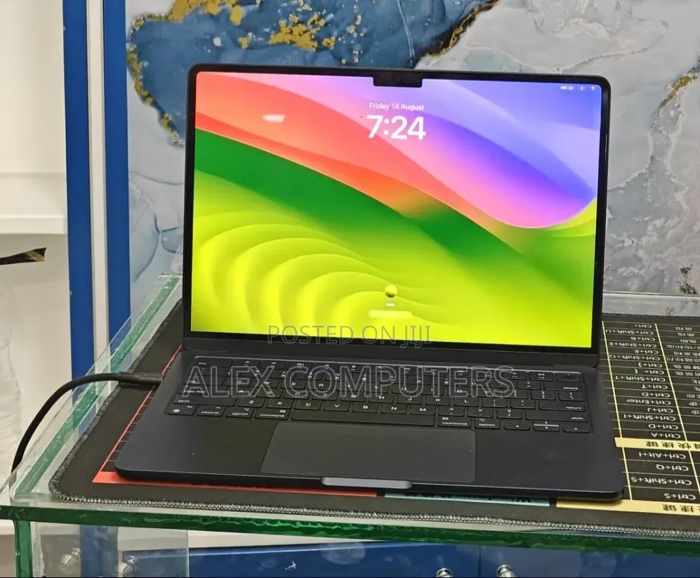 New Laptop Apple MacBook 8GB Apple M2 SSD 512GB
