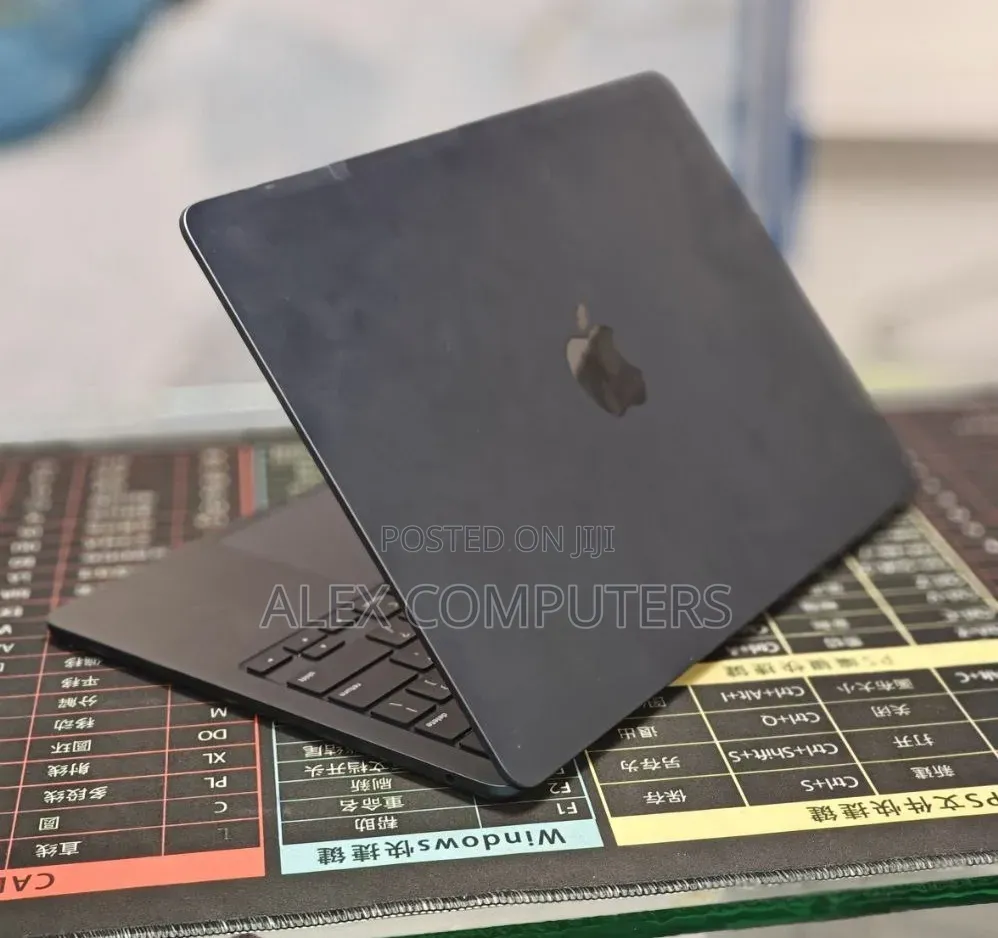 New Laptop Apple MacBook 8GB Apple M2 SSD 512GB