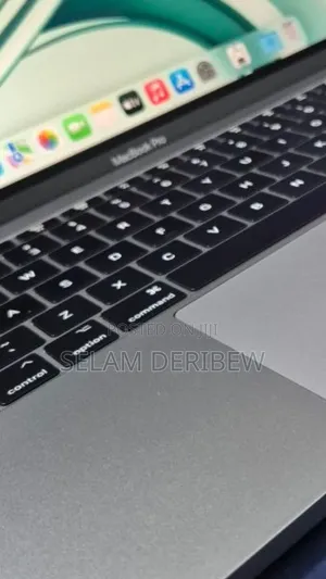 New Laptop Apple MacBook Pro 2017 8GB Intel Core i5 SSD 256GB