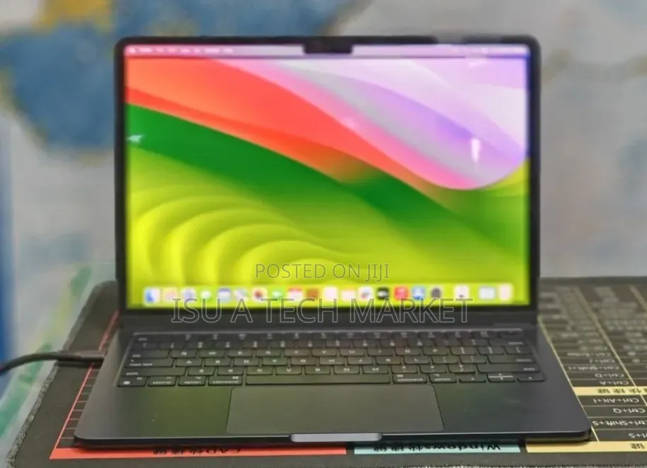 New Laptop Apple MacBook Air 2022 M2 8GB Apple M2 SSD 512GB