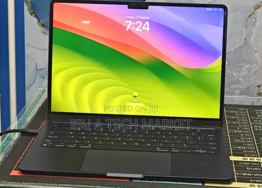 New Laptop Apple MacBook Air 2022 M2 8GB Apple M2 SSD 512GB