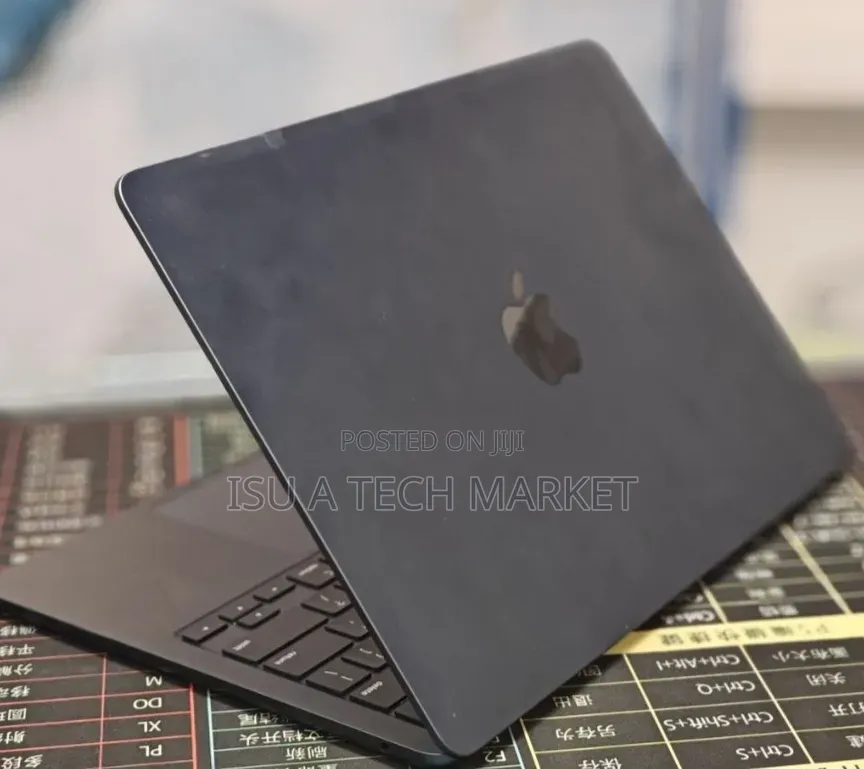 New Laptop Apple MacBook Air 2022 M2 8GB Apple M2 SSD 512GB
