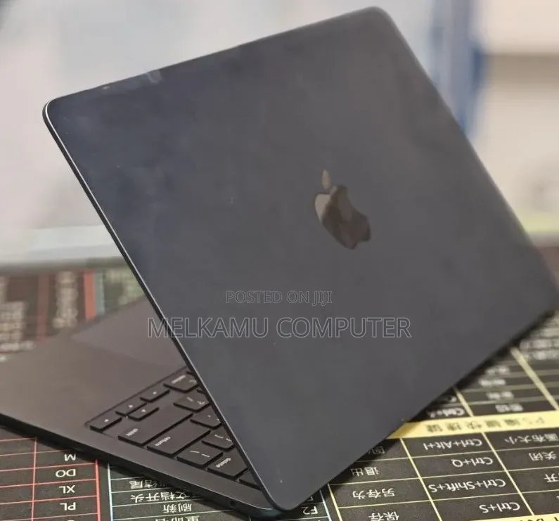 New Laptop Apple MacBook Air 2022 M2 8GB Apple M2 SSD 512GB