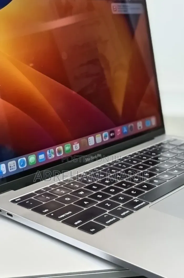 New Laptop Apple MacBook Pro 2017 16GB Intel Core i5 SSD 256GB