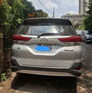 Toyota Rush 2022 Silver