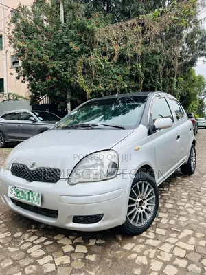 Toyota Vitz 2004 Silver