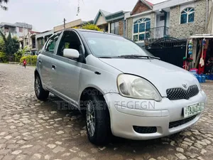 Toyota Vitz 2004 Silver