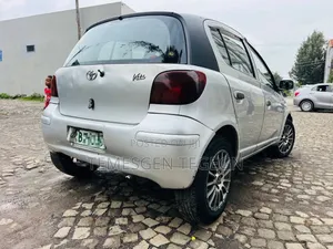 Toyota Vitz 2004 Silver