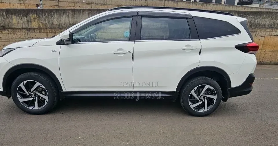 Toyota Rush 2023 White