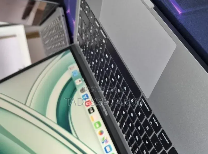 New Laptop Apple MacBook Pro 2017 8GB Intel Core i5 SSD 256GB