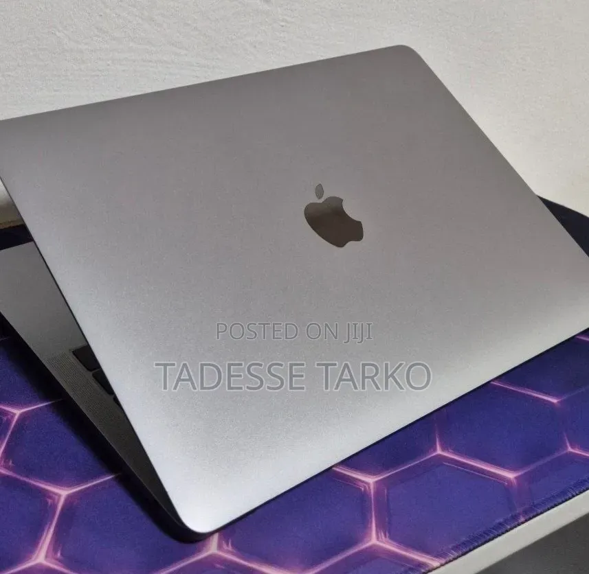 New Laptop Apple MacBook Pro 2017 8GB Intel Core i5 SSD 256GB