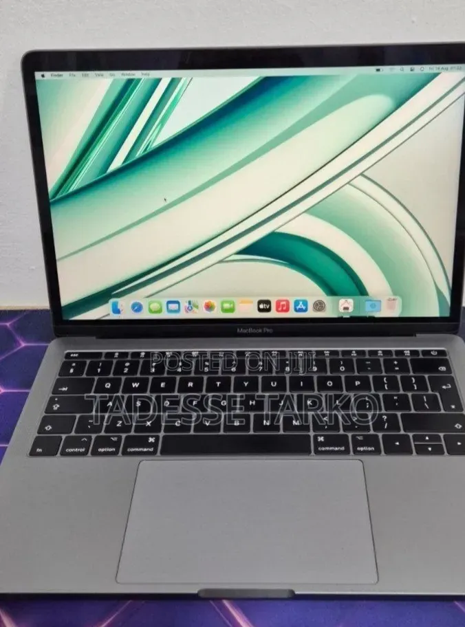 New Laptop Apple MacBook Pro 2017 8GB Intel Core i5 SSD 256GB