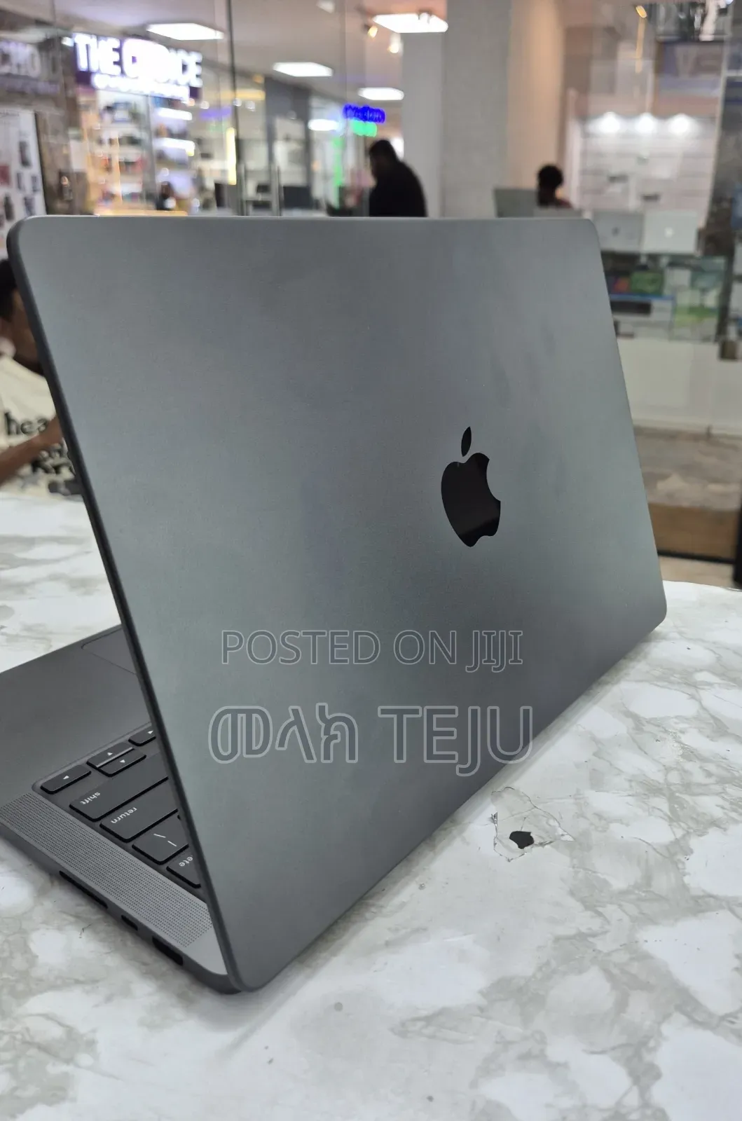New Laptop Apple MacBook Pro 2025 M5 16GB Apple M5 SSD 1T