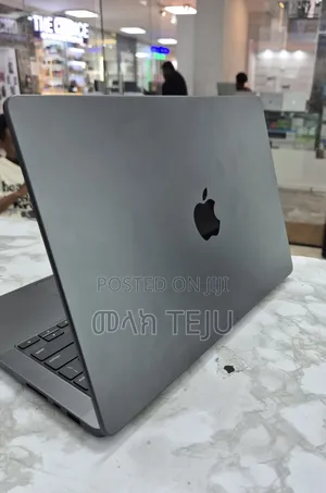 New Laptop Apple MacBook Pro 2025 M5 16GB Apple M5 SSD 1T