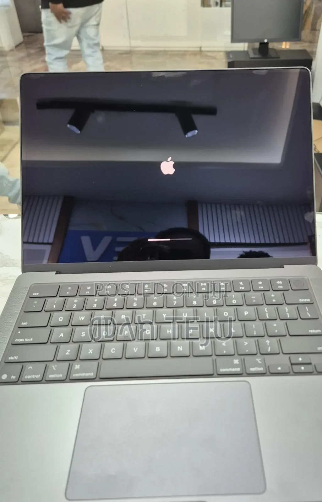New Laptop Apple MacBook Pro 2025 M5 16GB Apple M5 SSD 1T