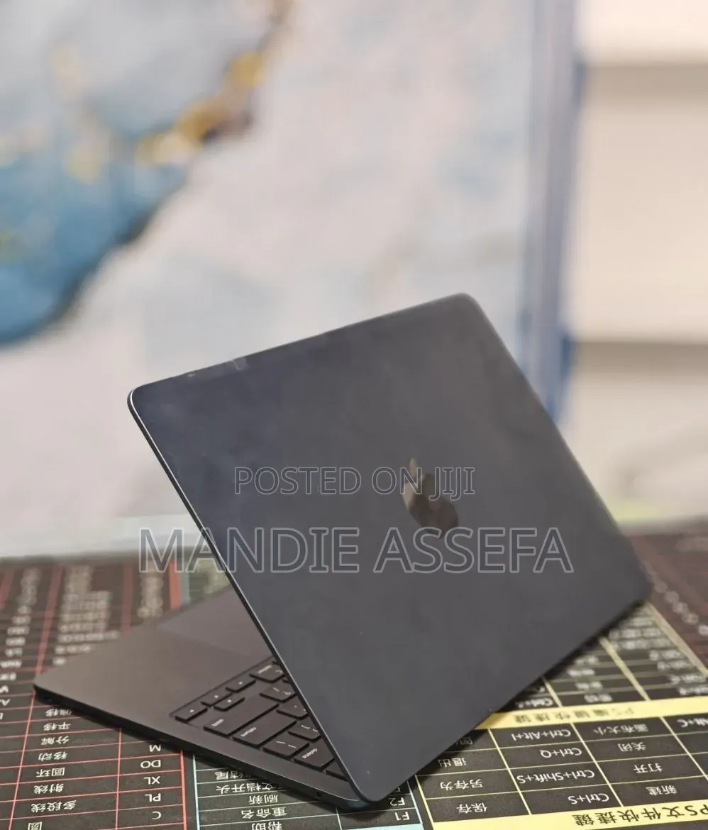 New Laptop Apple MacBook Air 2022 M2 8GB Apple M2 SSD 512GB