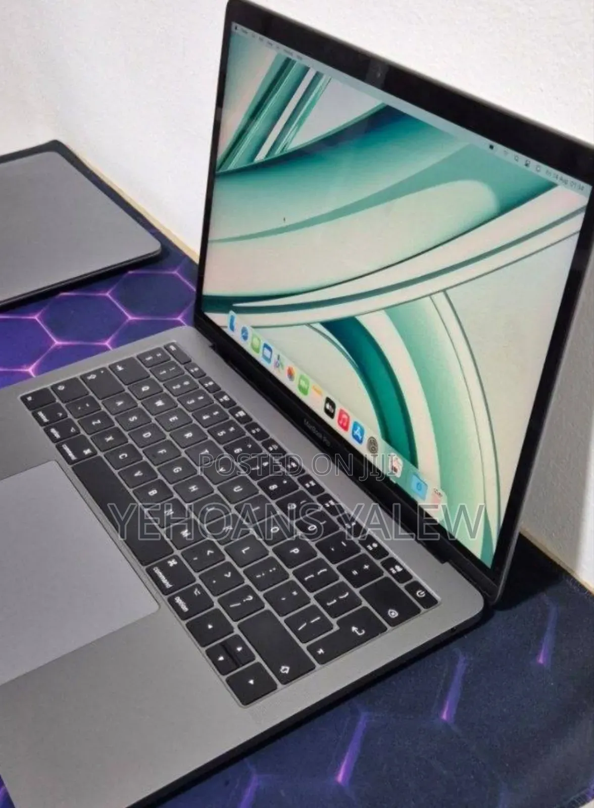 New Laptop Apple MacBook Pro 2017 8GB Intel Core i5 SSD 256GB