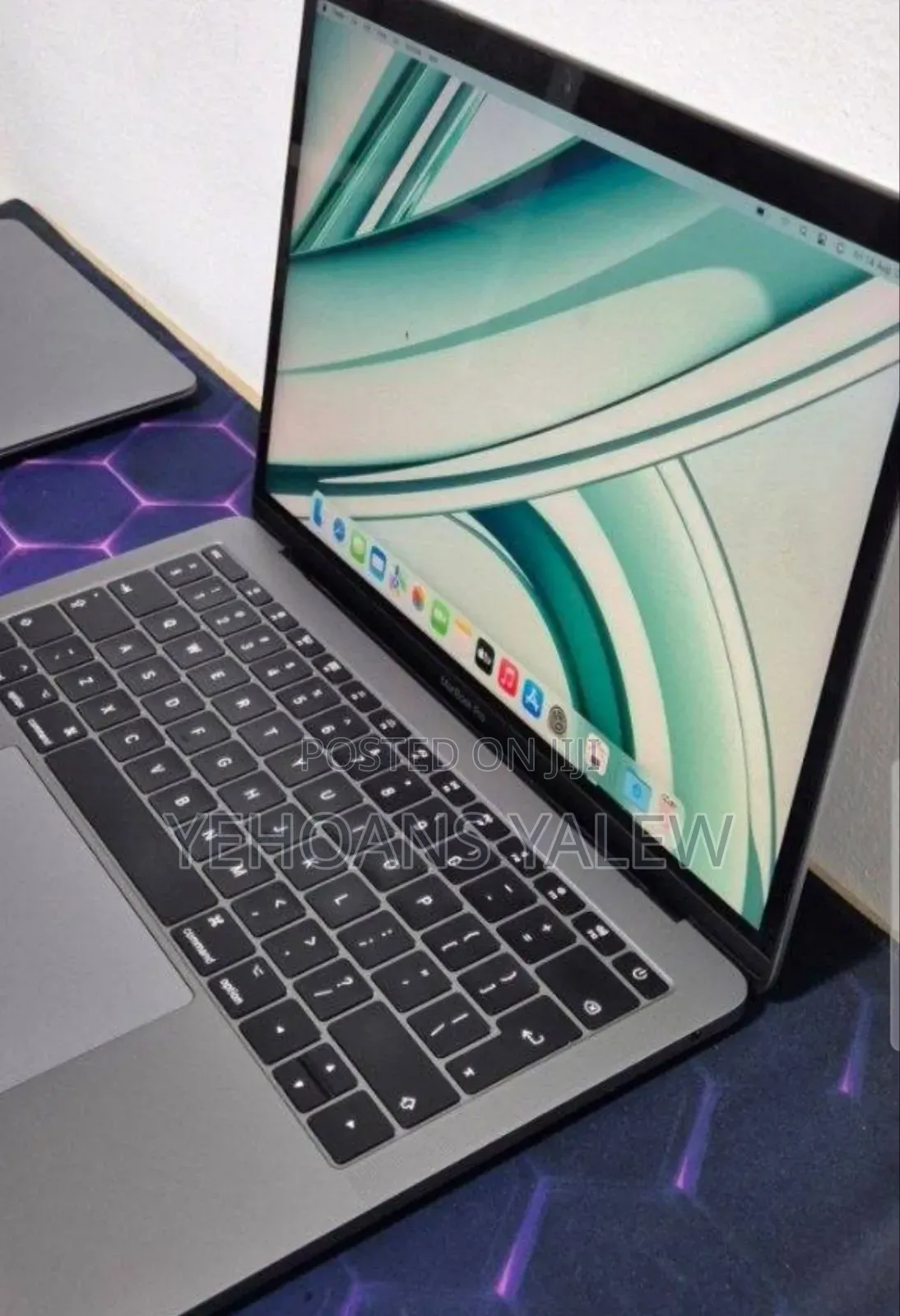 New Laptop Apple MacBook Pro 2017 8GB Intel Core i5 SSD 256GB
