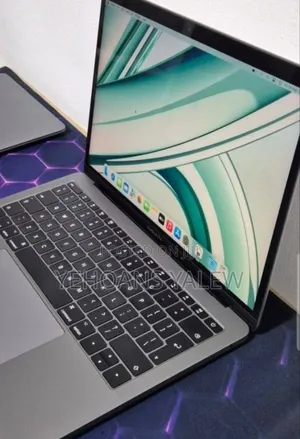 New Laptop Apple MacBook Pro 2017 8GB Intel Core i5 SSD 256GB