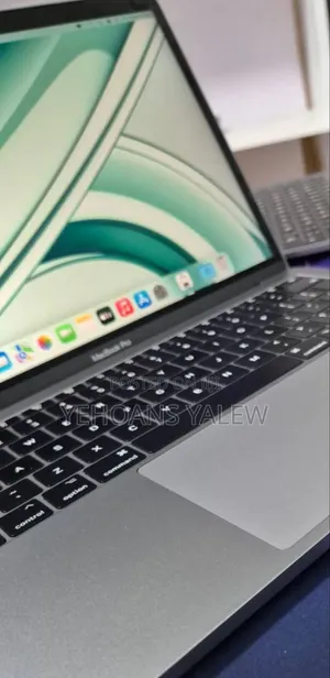 New Laptop Apple MacBook Pro 2017 8GB Intel Core i5 SSD 256GB