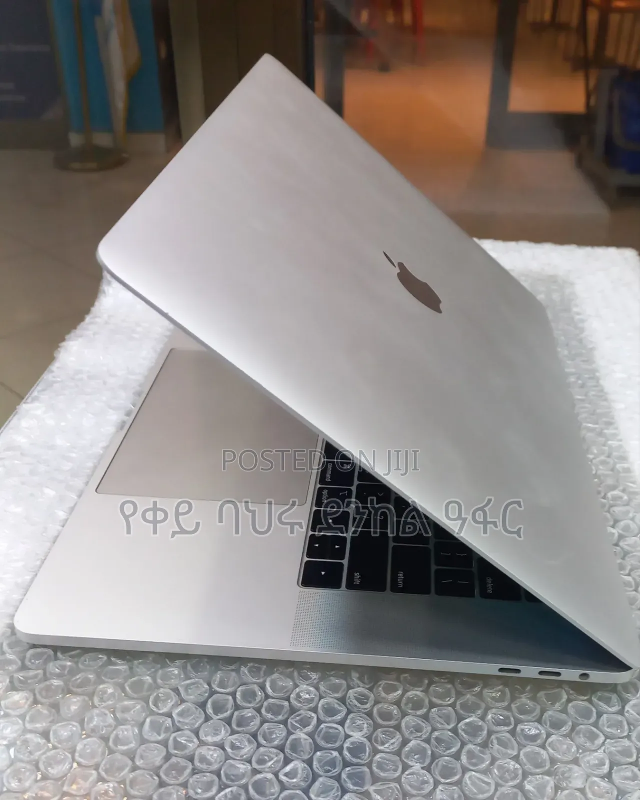 New Laptop Apple MacBook Pro 2018 16GB Intel Core i7 SSD 256GB