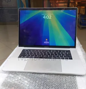 New Laptop Apple MacBook Pro 2018 16GB Intel Core i7 SSD 256GB