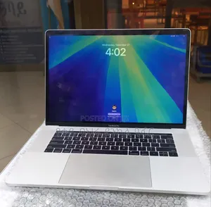 New Laptop Apple MacBook Pro 2018 16GB Intel Core i7 SSD 256GB