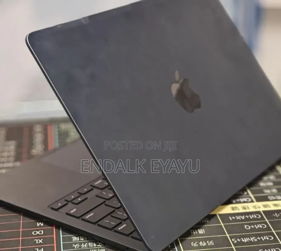 New Laptop Apple MacBook Air 2022 M2 8GB Apple M2 SSD 512GB