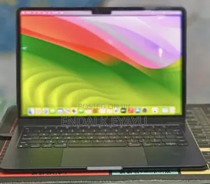 New Laptop Apple MacBook Air 2022 M2 8GB Apple M2 SSD 512GB
