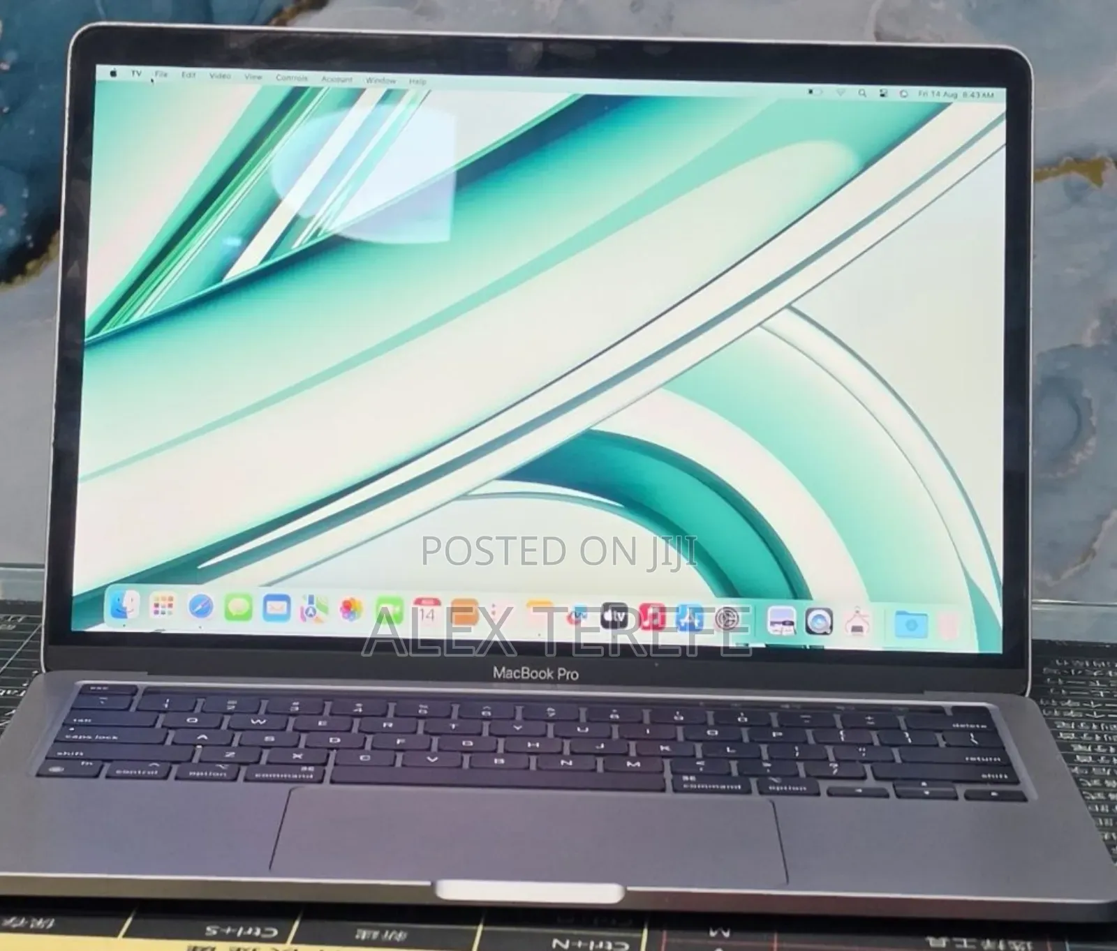 New Laptop Apple MacBook Pro 2022 M2 8GB Apple M2 SSD 256GB