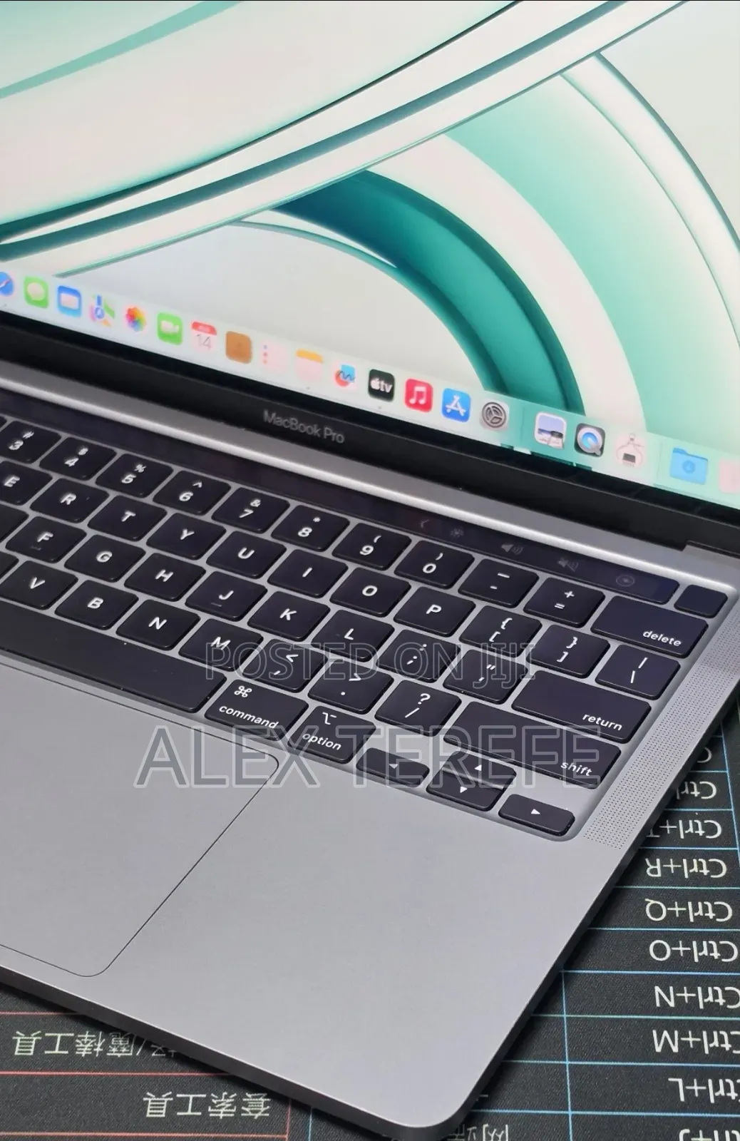 New Laptop Apple MacBook Pro 2022 M2 8GB Apple M2 SSD 256GB
