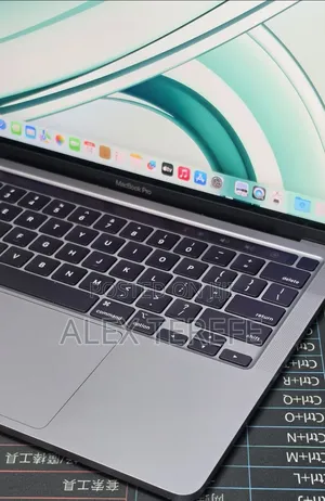 New Laptop Apple MacBook Pro 2022 M2 8GB Apple M2 SSD 256GB